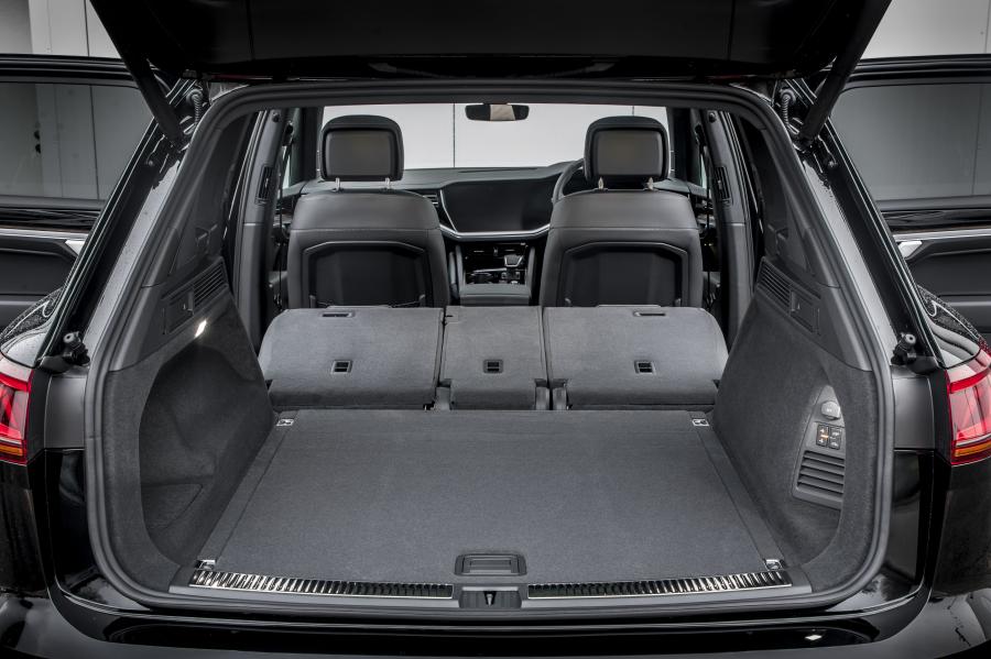 Багажник Volkswagen Touareg R-Line Black Edition 2019 года  (UK) (фото 5 из 24)